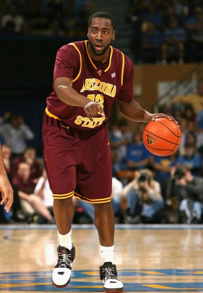 九游中国 -包含清晨西汉姆备战NBA常规赛，官宣签约细节曝光，话题不断，年轻球员得到机会的词条